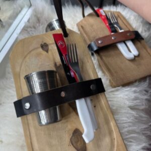 Set asador con tabla y cubiertos